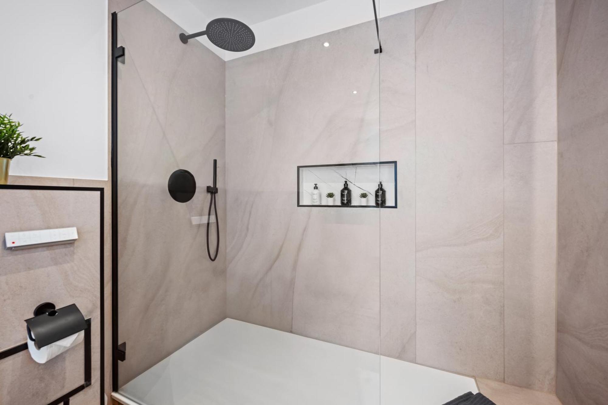 Edler Wohnraum Schlossteich-Suite 3 Sz Mit Zwei Balkonen, Kaffeevollautomat, Kamin, Klima, Lift & Zwei Parkplaetzen Chemnitz Bagian luar foto