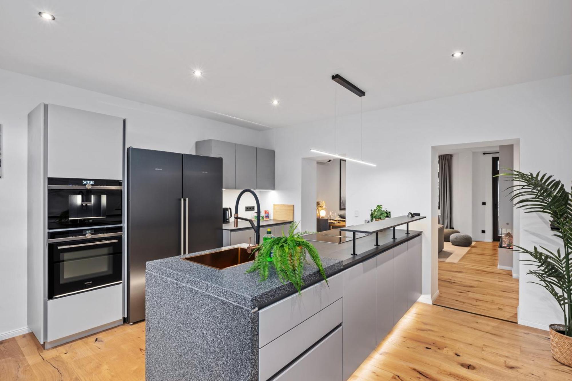 Edler Wohnraum Schlossteich-Suite 3 Sz Mit Zwei Balkonen, Kaffeevollautomat, Kamin, Klima, Lift & Zwei Parkplaetzen Chemnitz Bagian luar foto